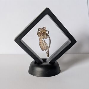 Antique Gold Metal Flower Brooch